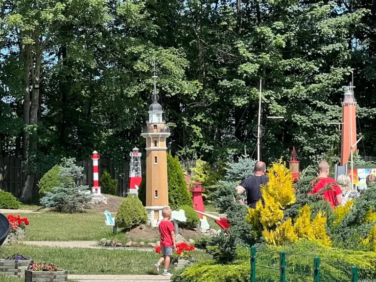 Park miniatur latarni morskich w Niechorzu